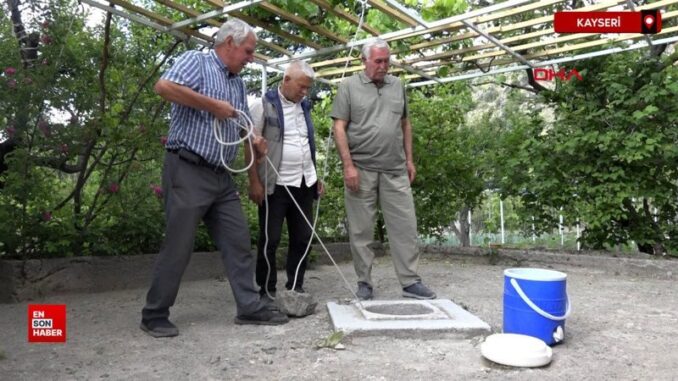 kayseride-kisin-karla-doldurulan-kuyular-yazin-serinlemek-icin-kullaniliyor-5pzuEaDE.jpg