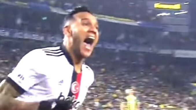 josef-de-souzadan-fenerbahce-taraftarini-kizdiran-paylasim-QgwASB1j.jpg